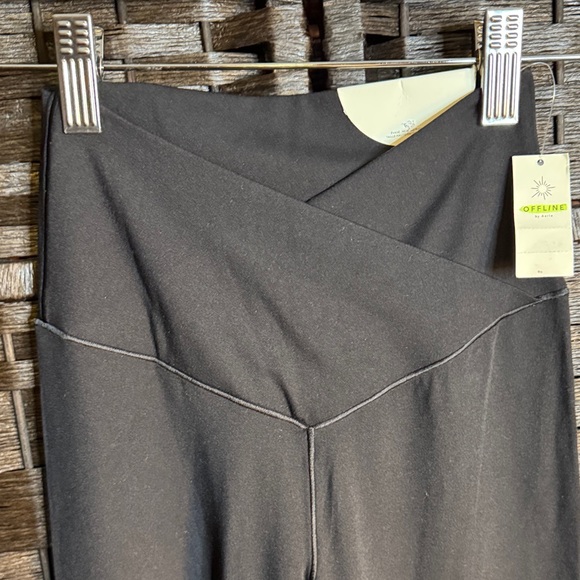 Women’s Aerie Offline High Rise Real Me Flare Leggings Black Size Small Long - Picture 6 of 7